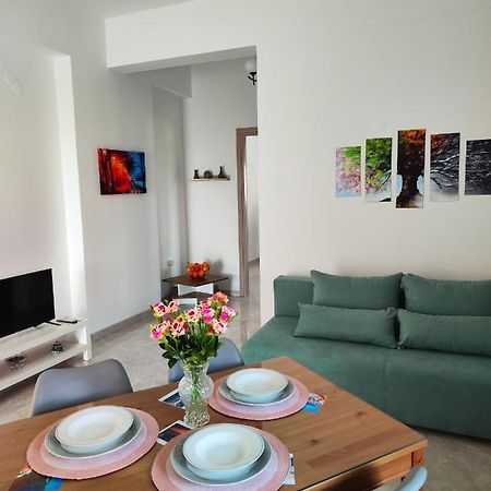 Oasis Apartments เปริสซา ภายนอก รูปภาพ