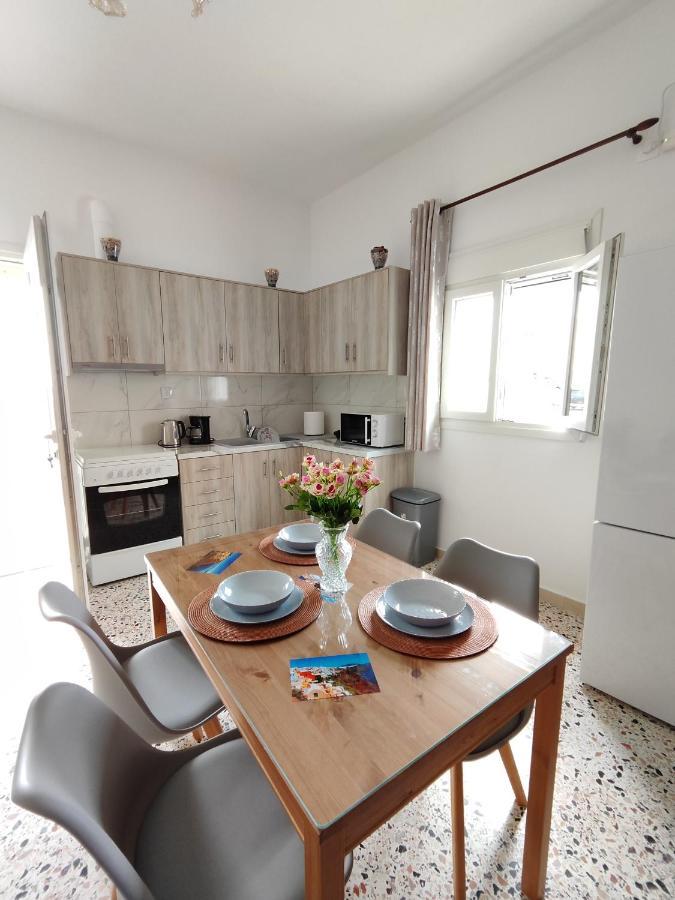 Oasis Apartments เปริสซา ภายนอก รูปภาพ