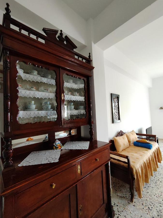 Oasis Apartments เปริสซา ภายนอก รูปภาพ