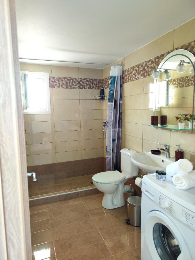 Oasis Apartments เปริสซา ภายนอก รูปภาพ