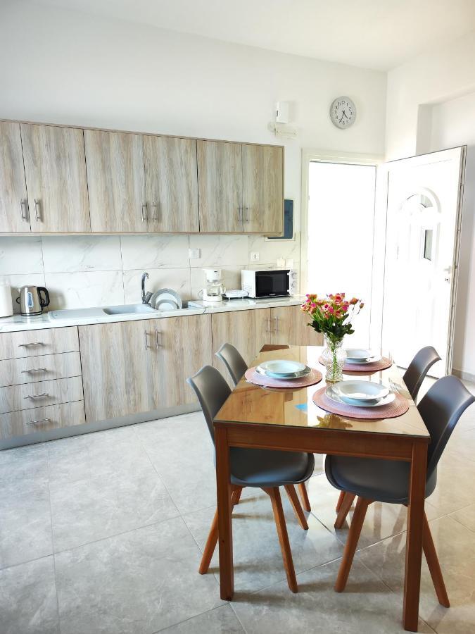 Oasis Apartments เปริสซา ภายนอก รูปภาพ