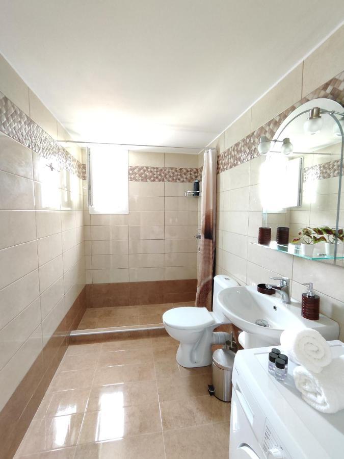 Oasis Apartments เปริสซา ภายนอก รูปภาพ