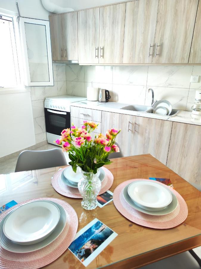 Oasis Apartments เปริสซา ภายนอก รูปภาพ