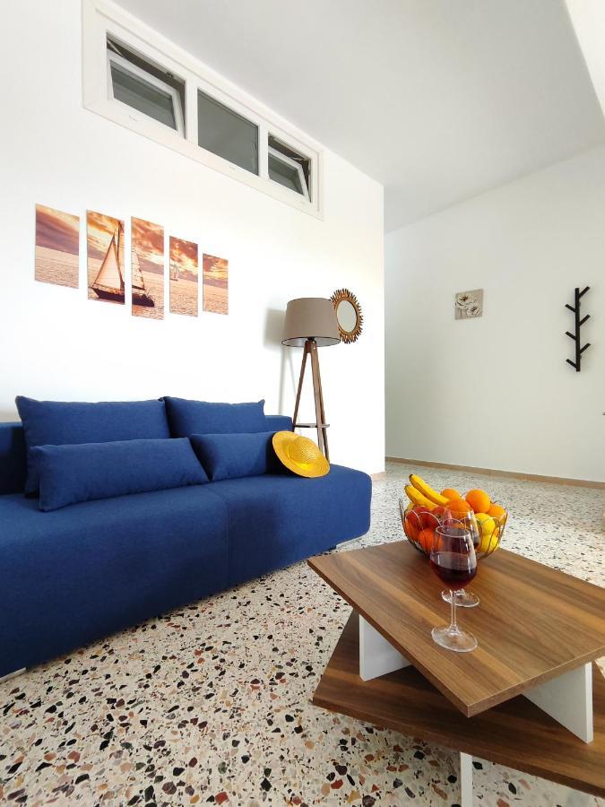 Oasis Apartments เปริสซา ภายนอก รูปภาพ